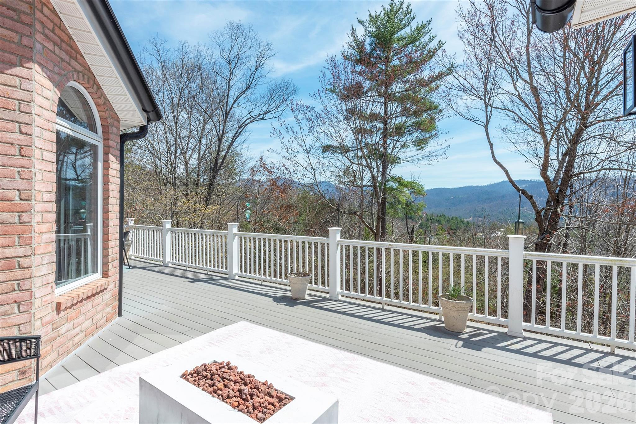 11 High Meadow Drive — Weaverville