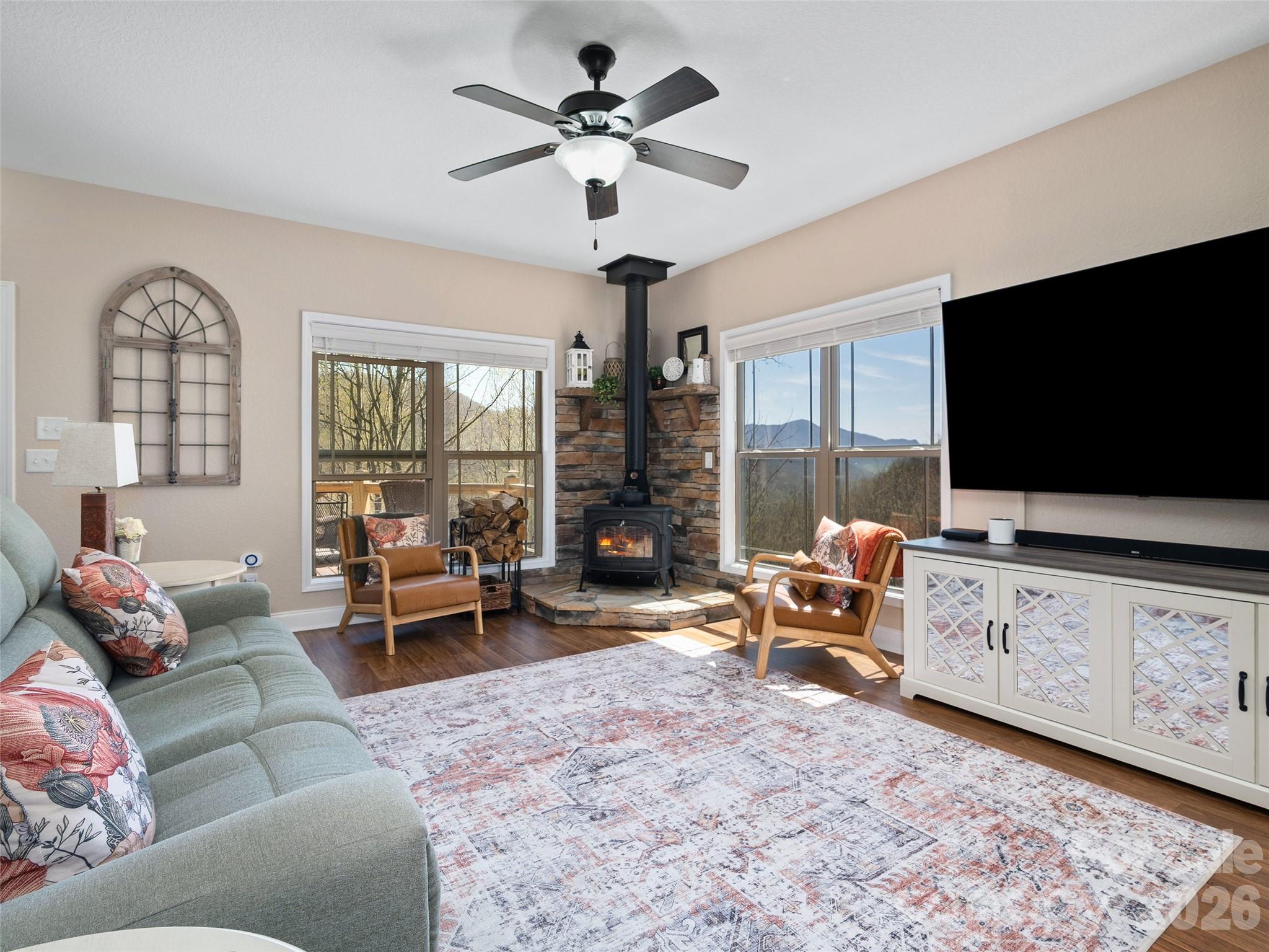 4823 Max Patch Road — Clyde