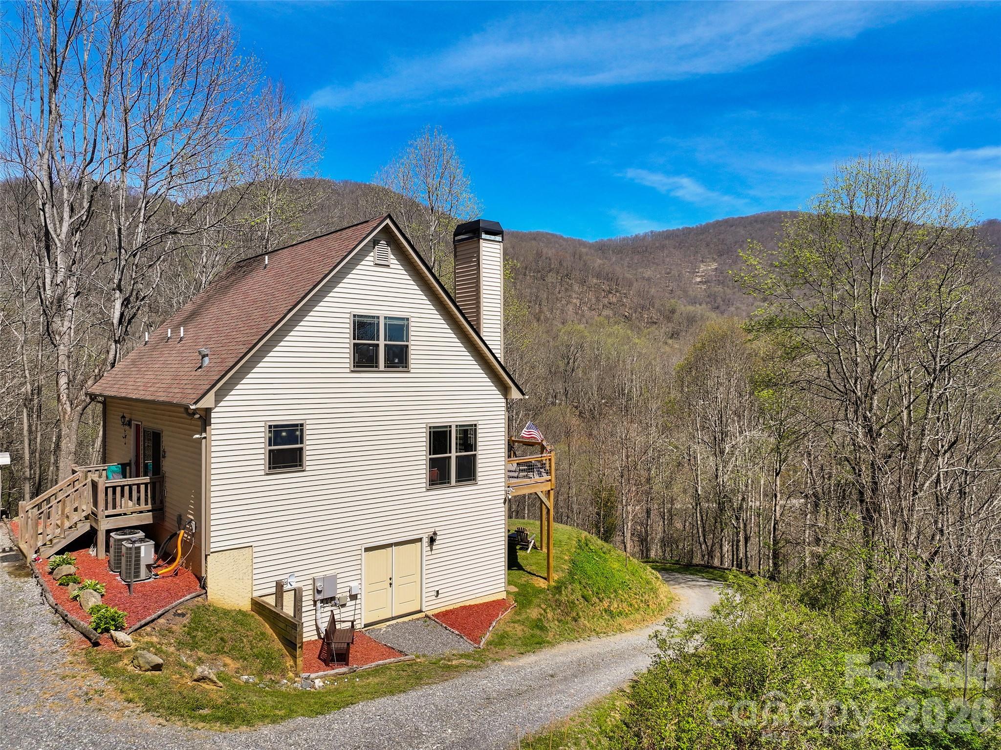 4823 Max Patch Road — Clyde