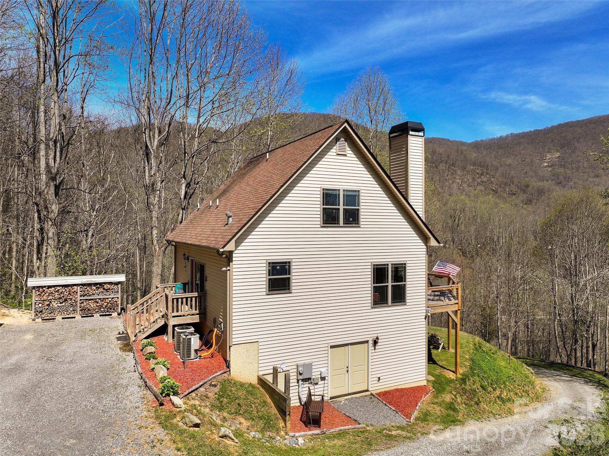 4823 Max Patch Road — Clyde
