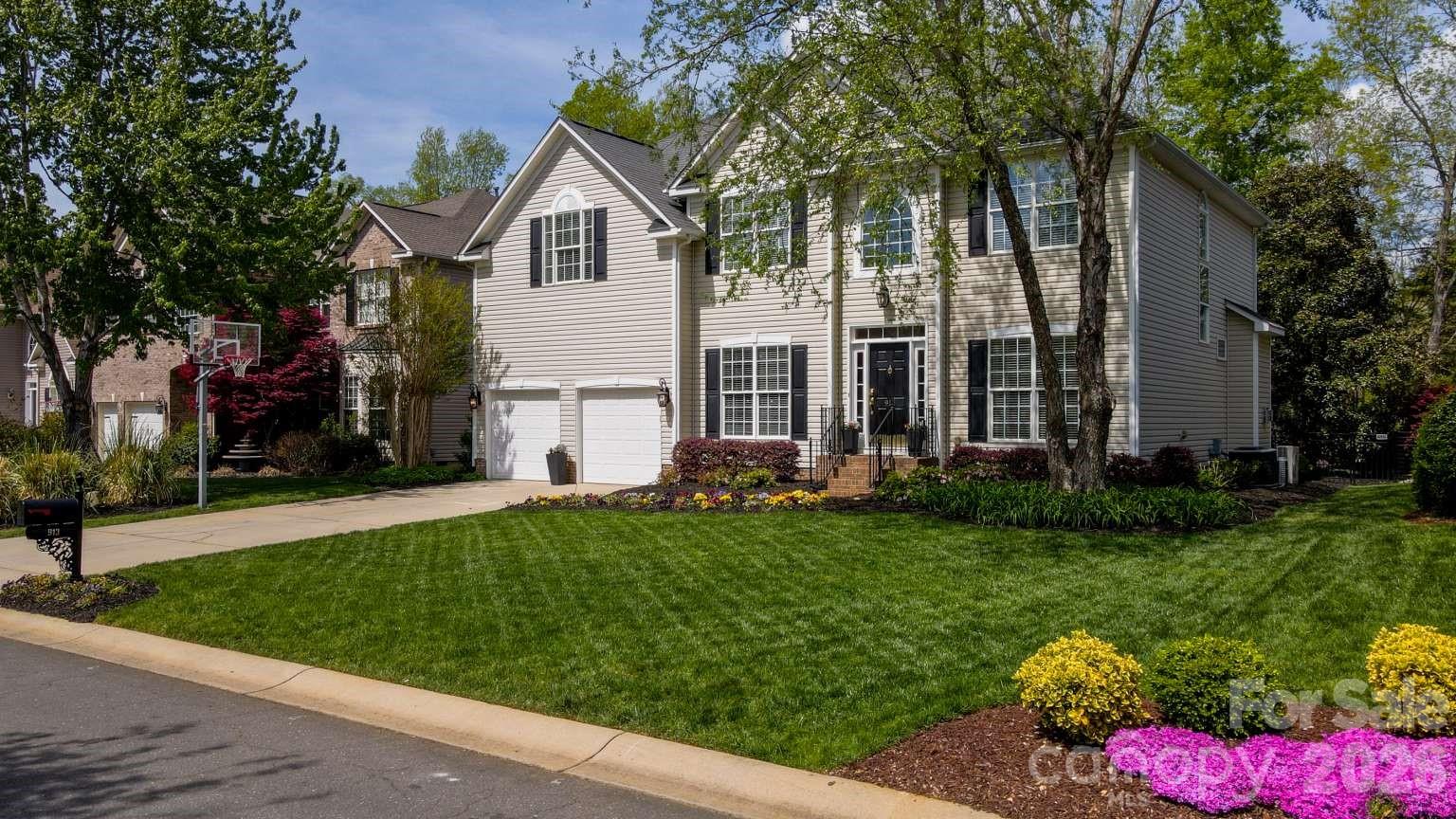 913 Grayscroft Drive — Waxhaw