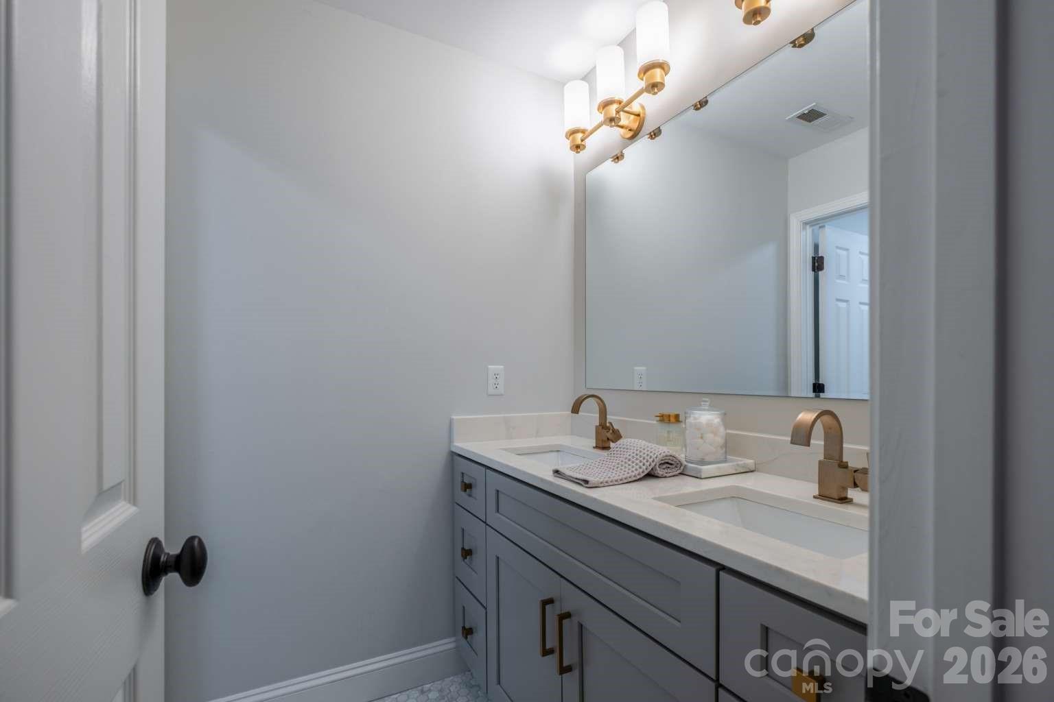 913 Grayscroft Drive — Waxhaw