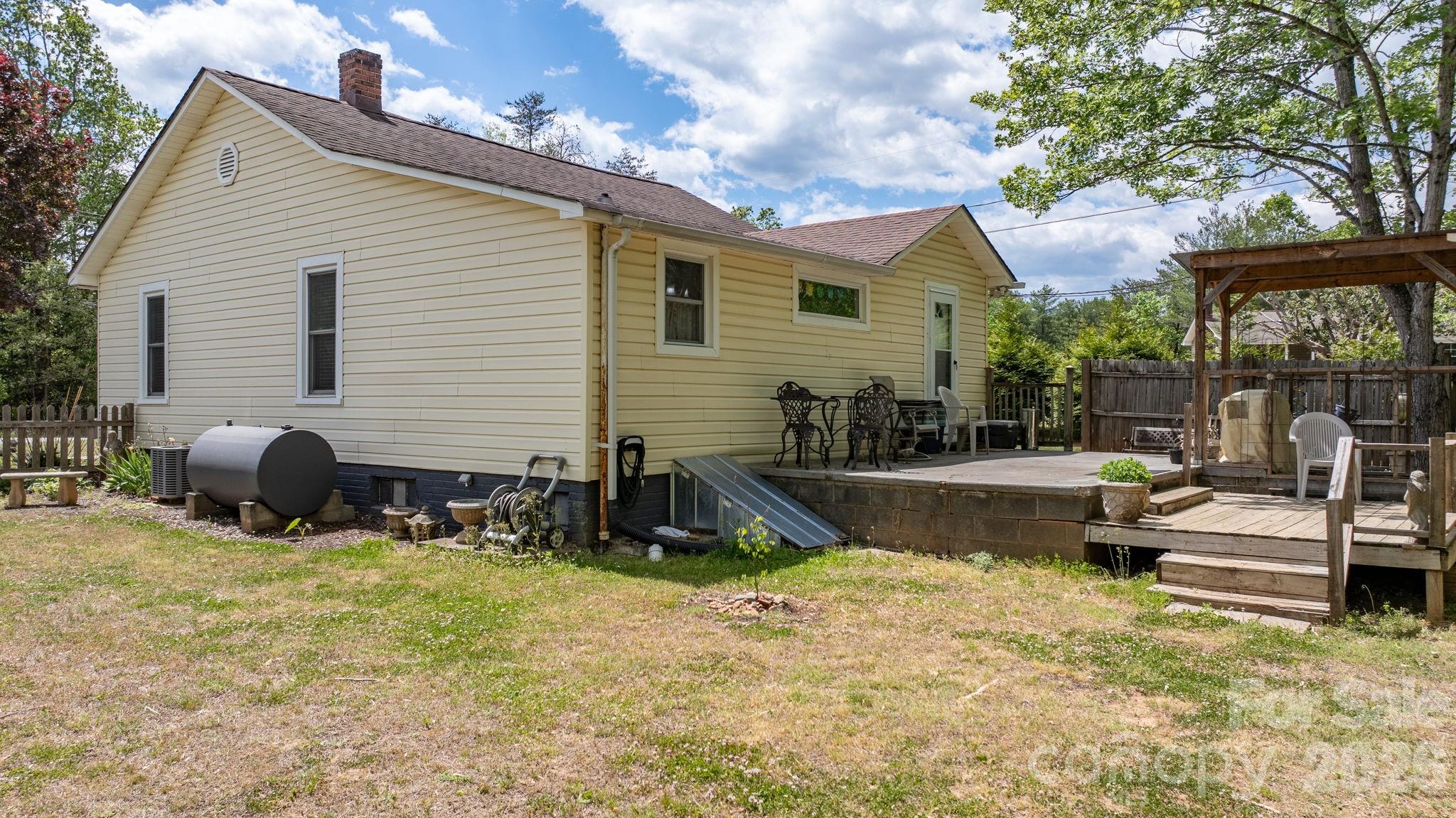 116 Hauss Ridge Road SE — Valdese