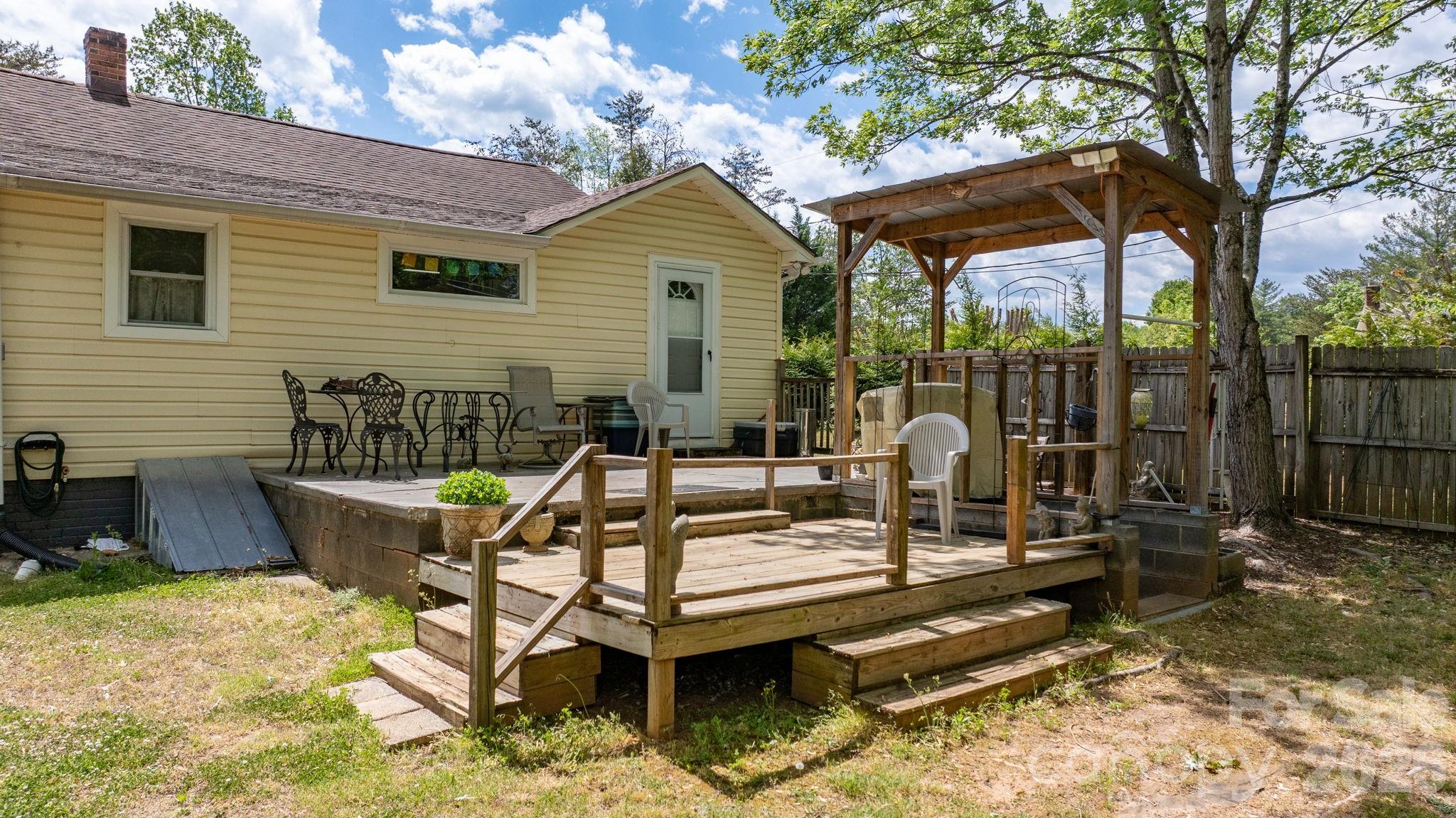 116 Hauss Ridge Road SE — Valdese