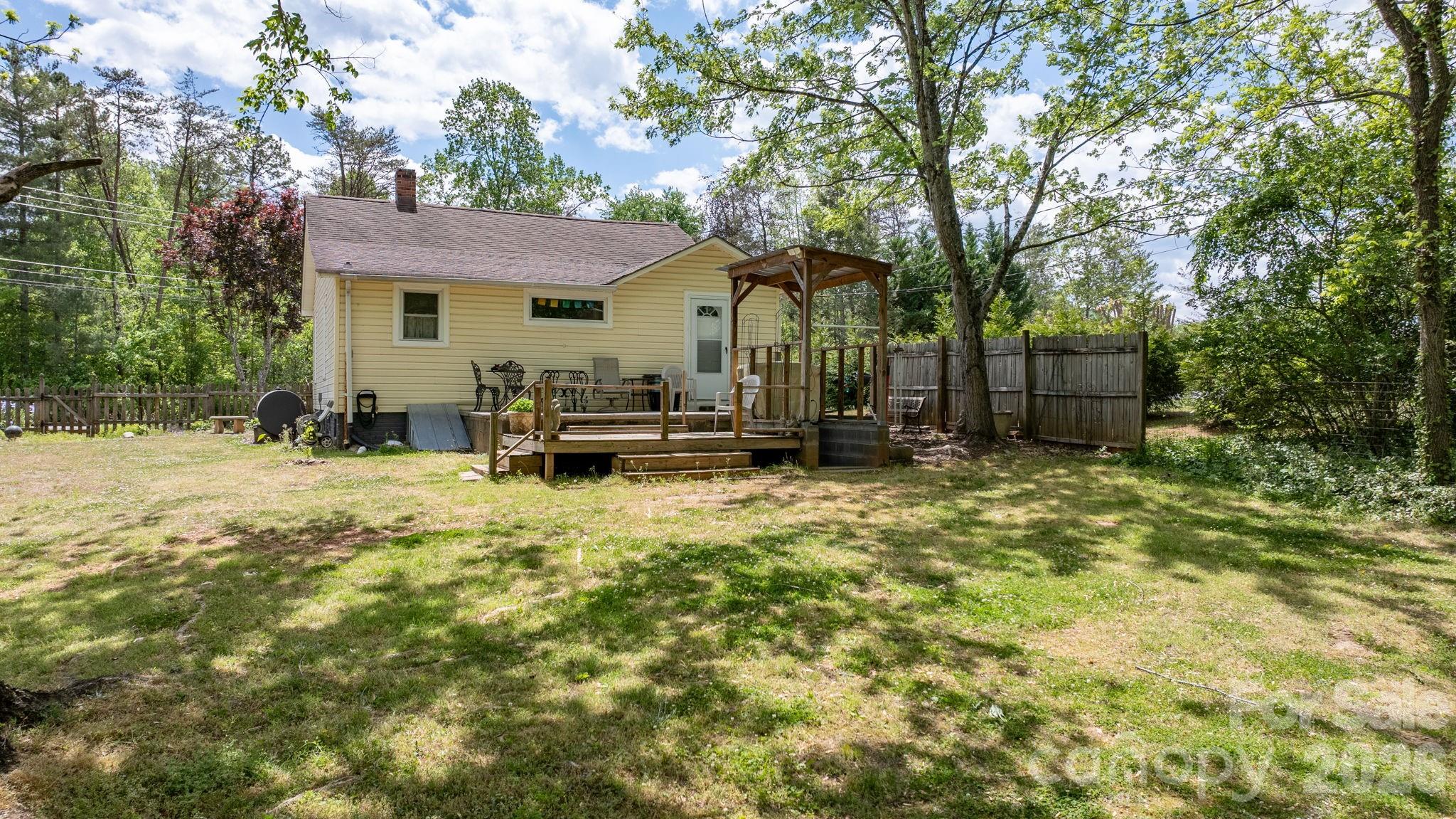 116 Hauss Ridge Road SE — Valdese