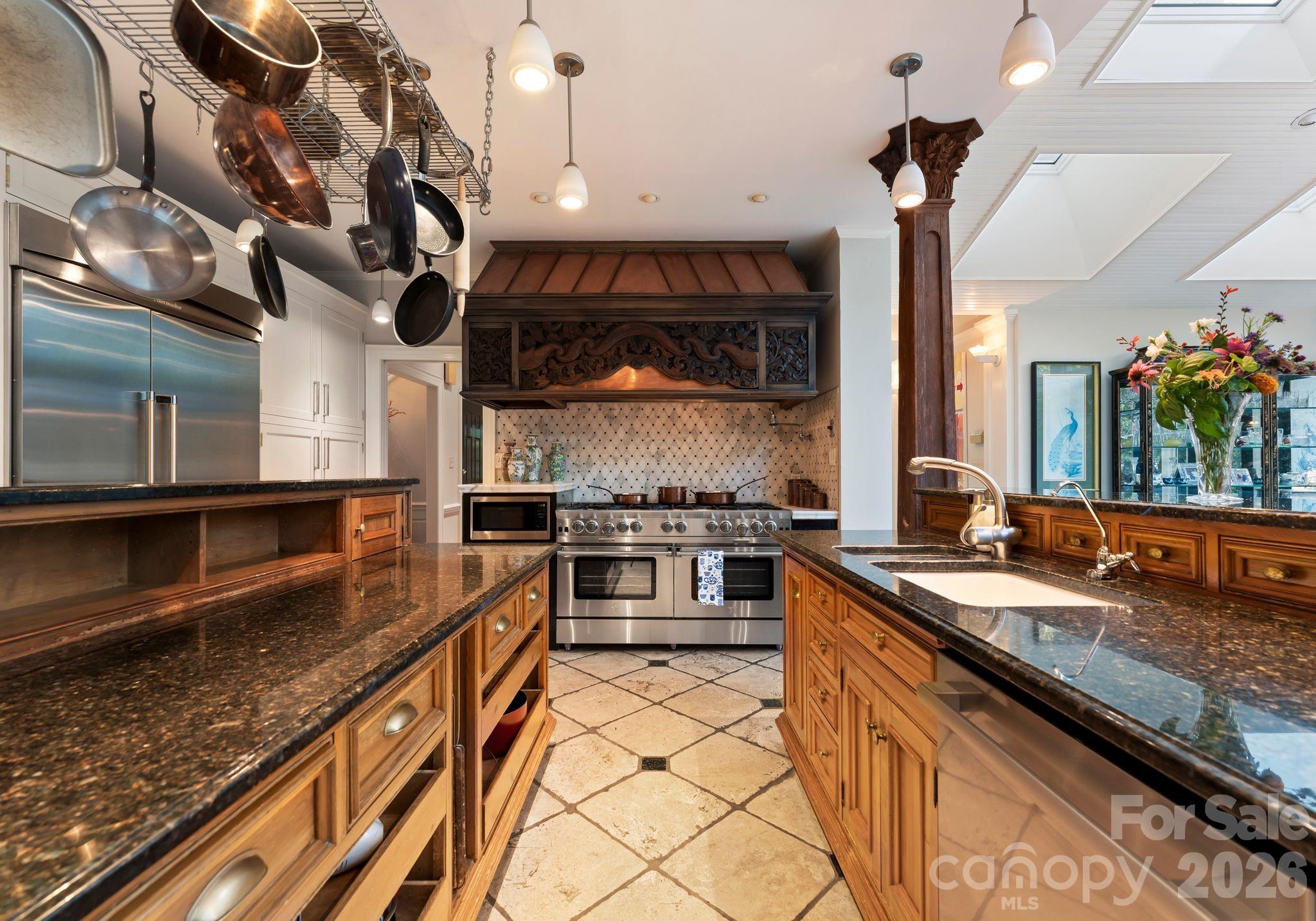 240 21st Avenue Drive NW — Hickory