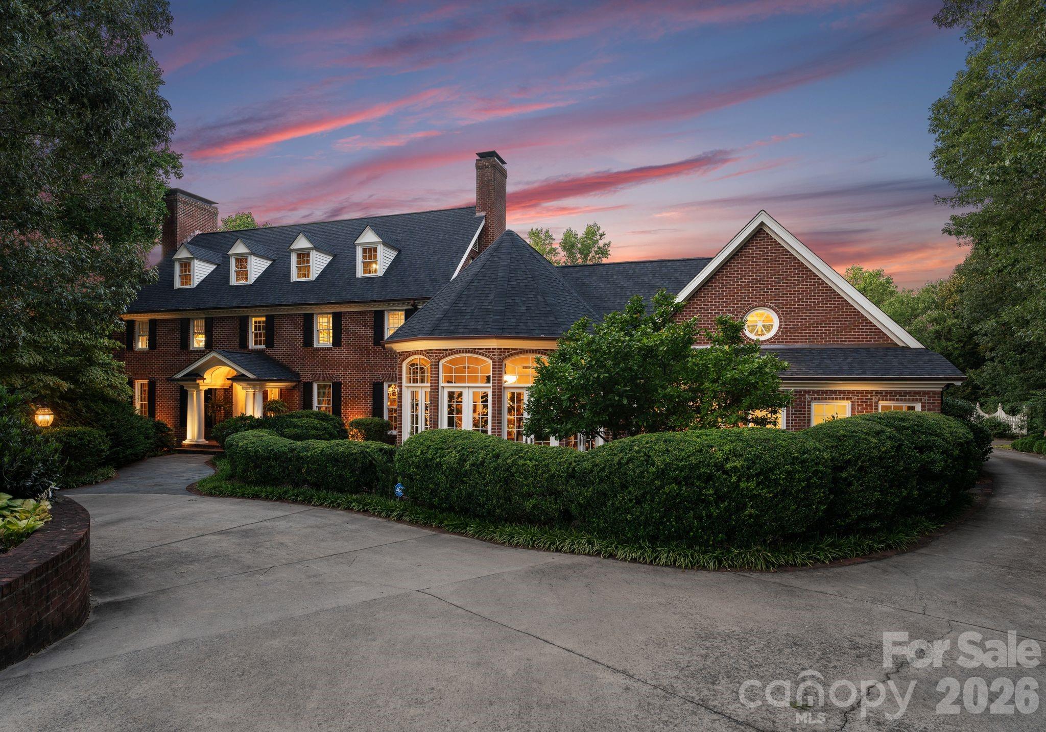 240 21st Avenue Drive NW — Hickory