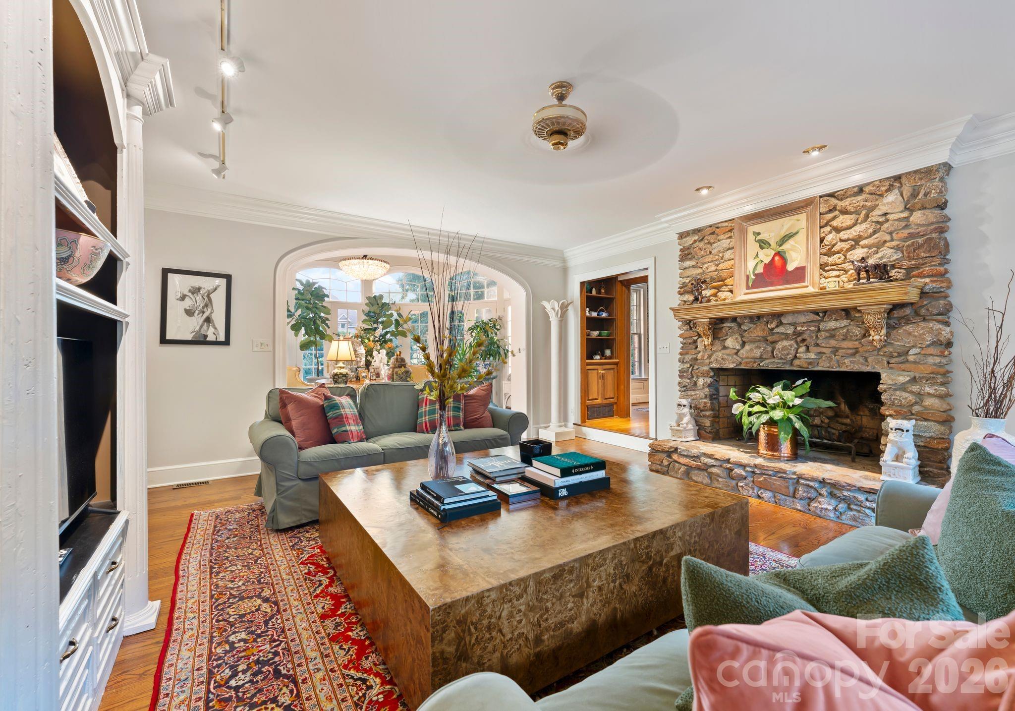 240 21st Avenue Drive NW — Hickory