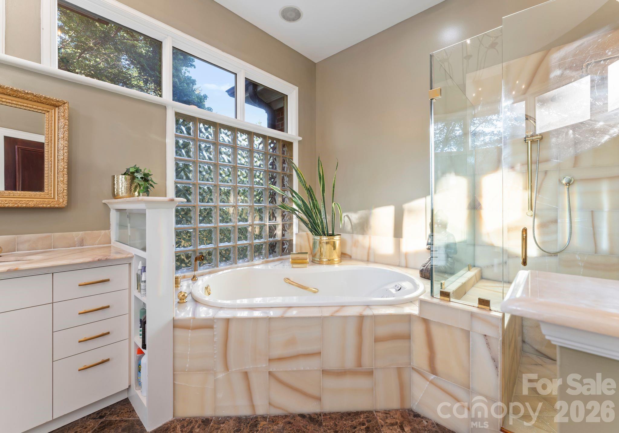 240 21st Avenue Drive NW — Hickory