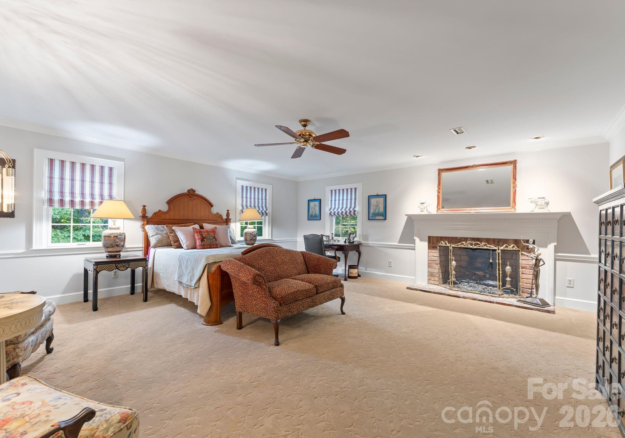 240 21st Avenue Drive NW — Hickory