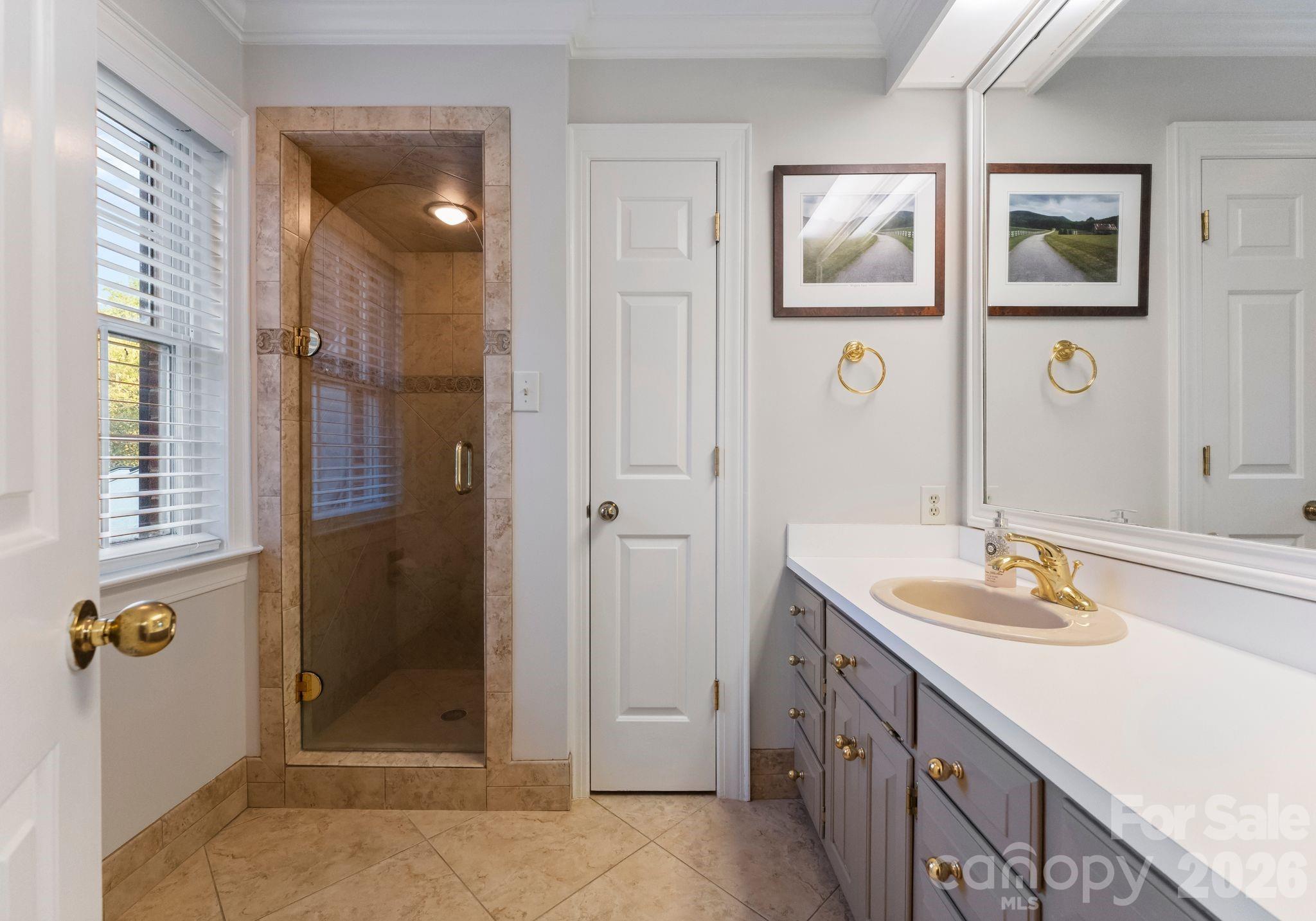 240 21st Avenue Drive NW — Hickory