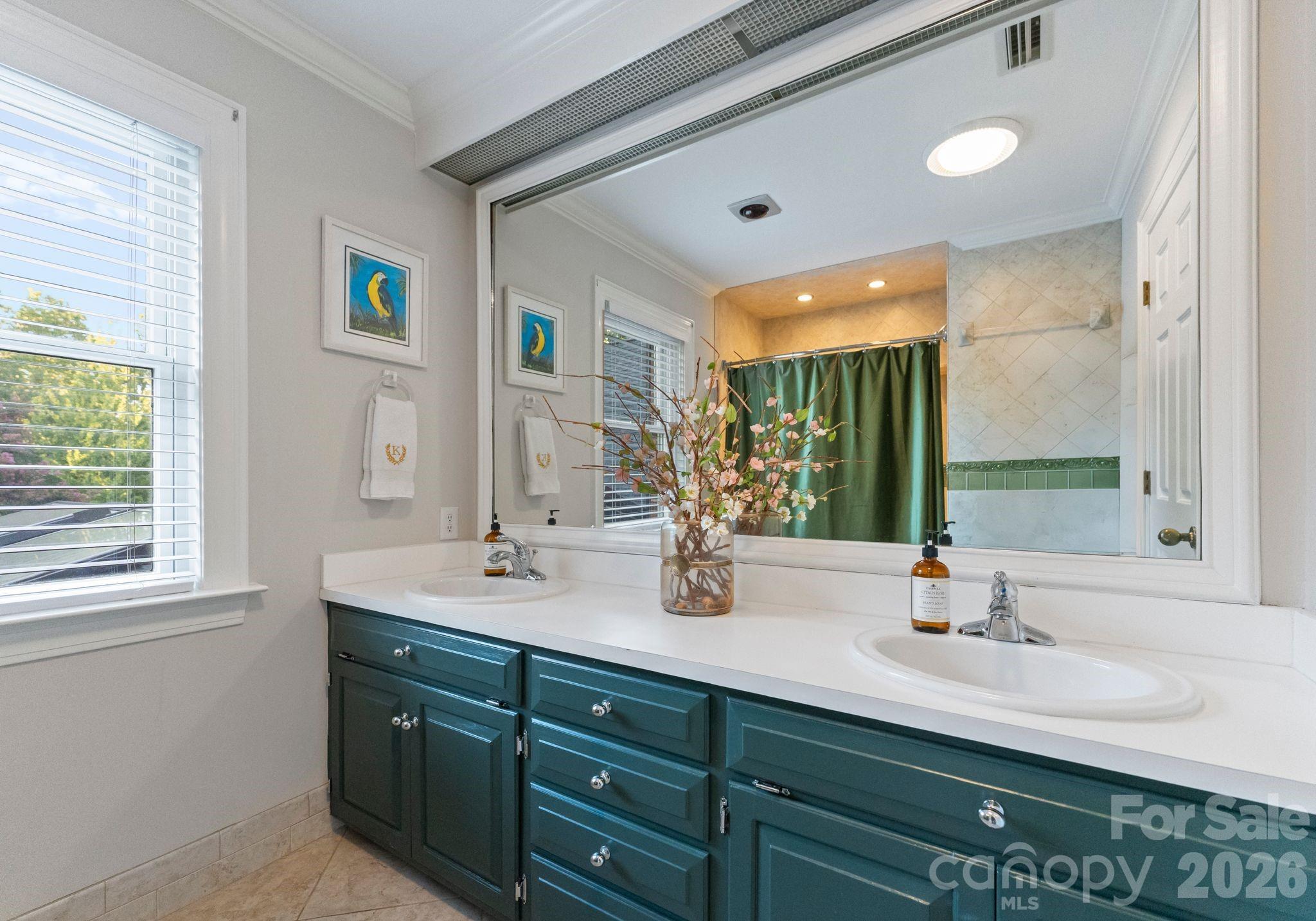 240 21st Avenue Drive NW — Hickory