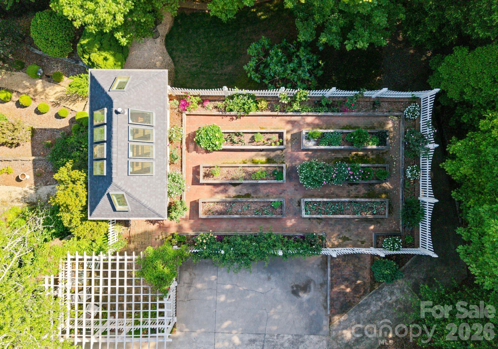 240 21st Avenue Drive NW — Hickory