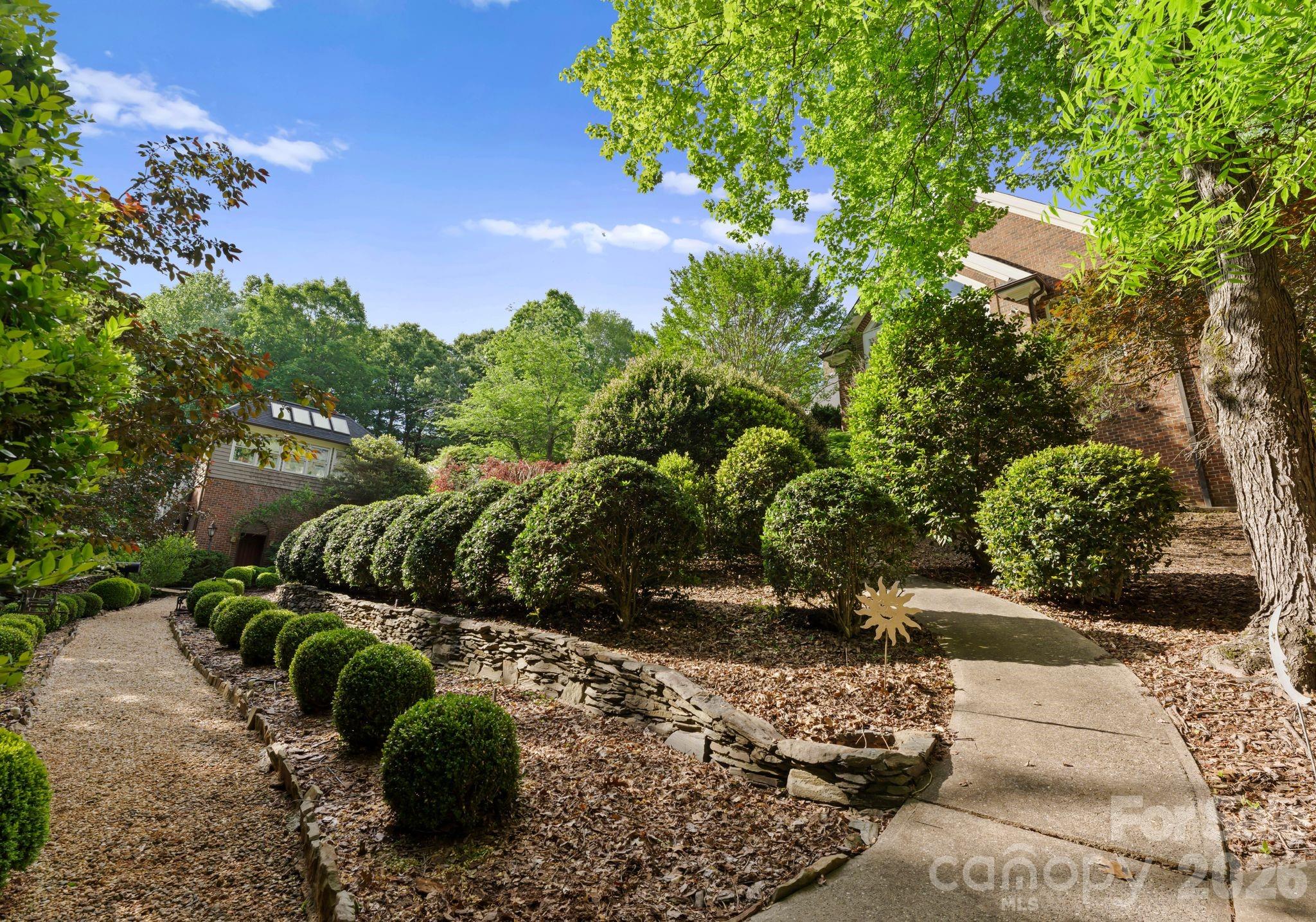 240 21st Avenue Drive NW — Hickory
