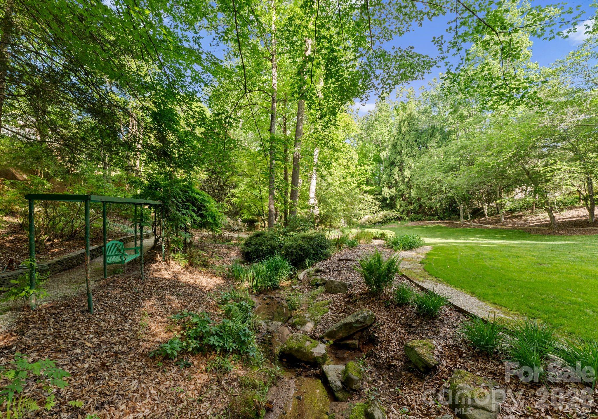 240 21st Avenue Drive NW — Hickory