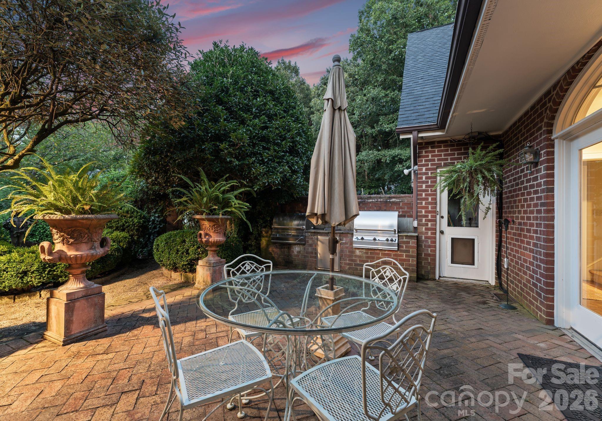 240 21st Avenue Drive NW — Hickory