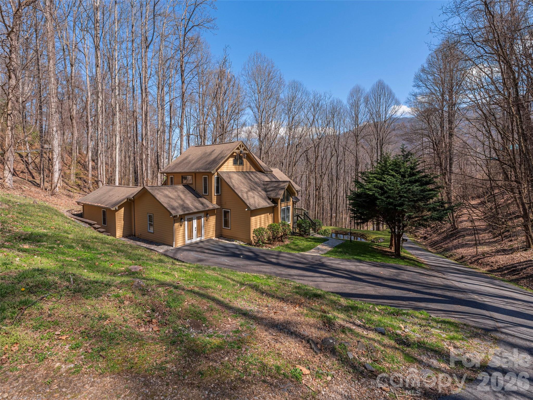 90 Lionheart Lane — Maggie Valley