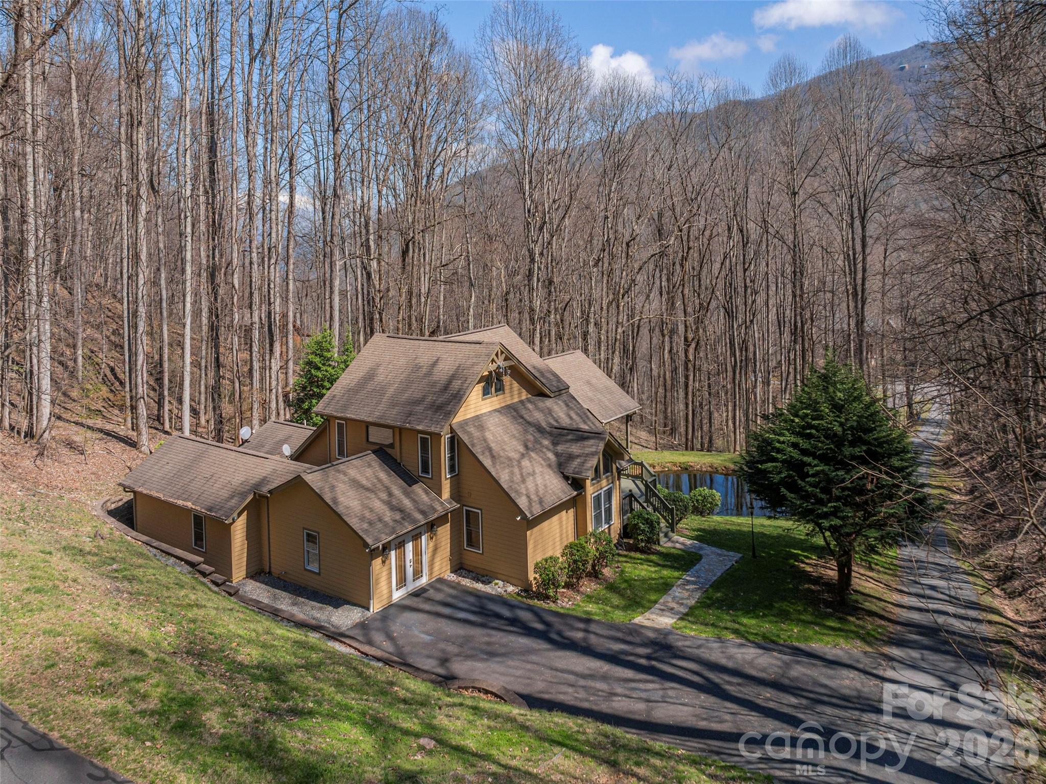 90 Lionheart Lane — Maggie Valley