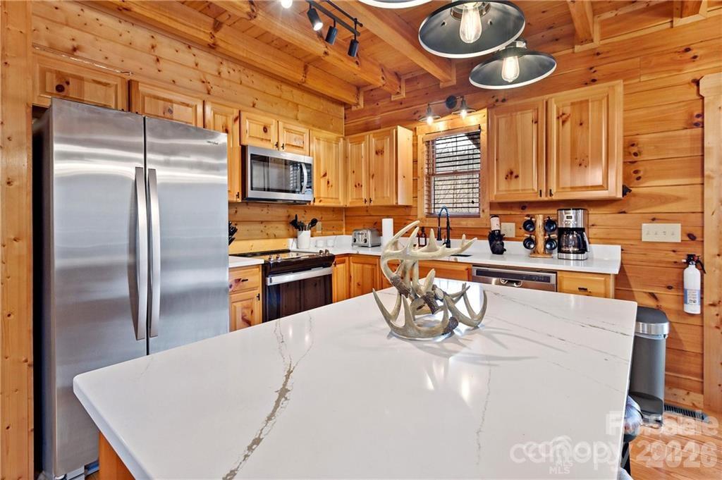 552 Lake Road — Old Fort