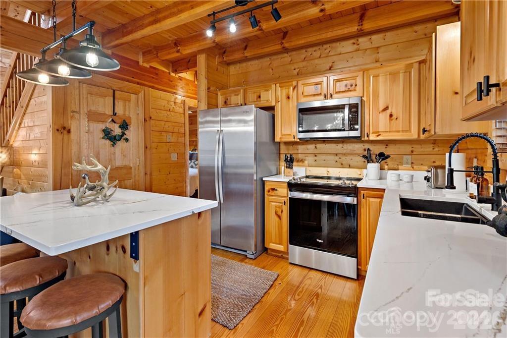 552 Lake Road — Old Fort