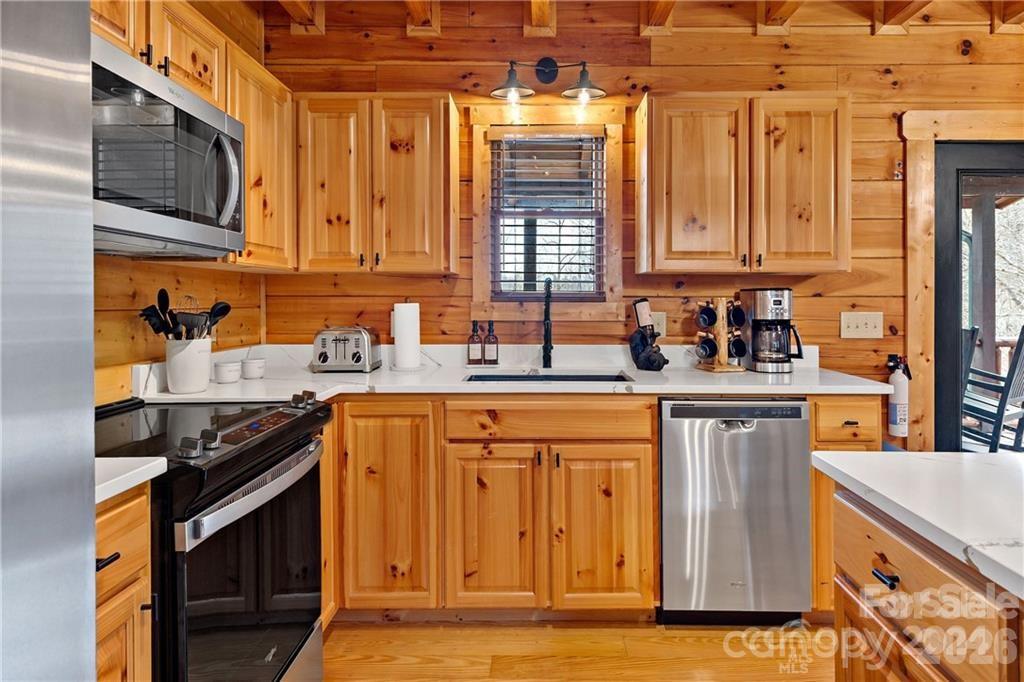 552 Lake Road — Old Fort