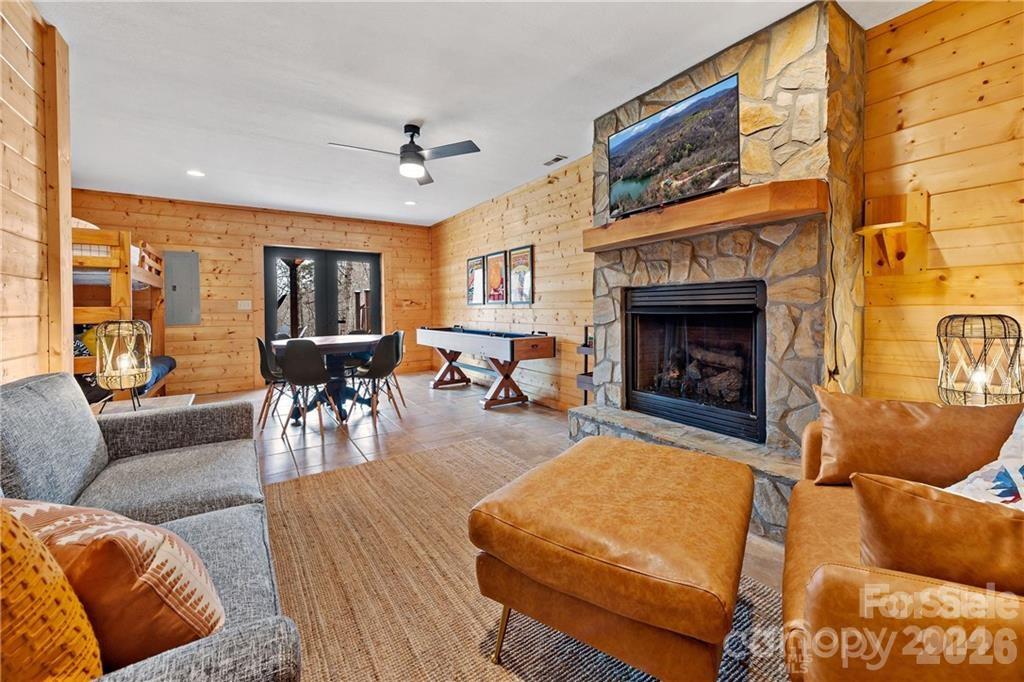 552 Lake Road — Old Fort