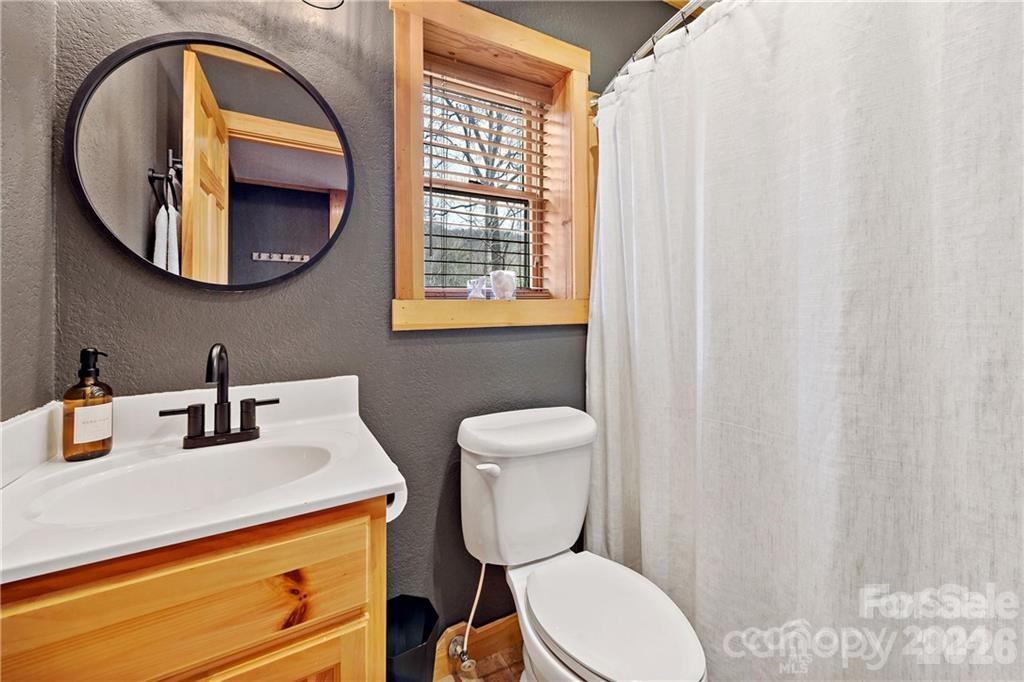 552 Lake Road — Old Fort