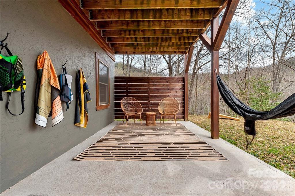 552 Lake Road — Old Fort