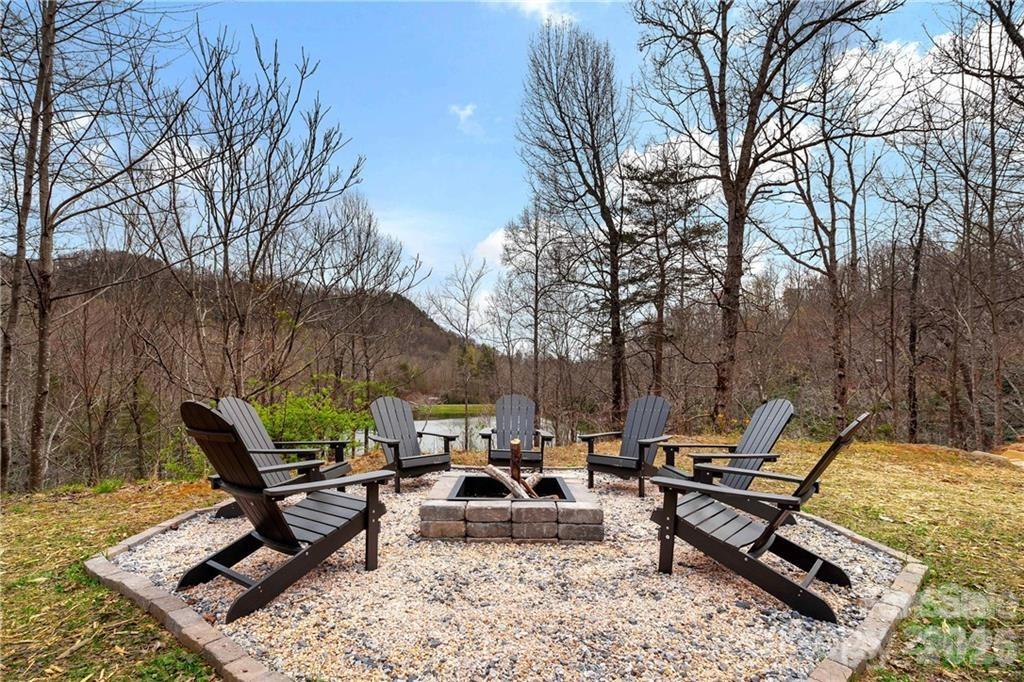 552 Lake Road — Old Fort