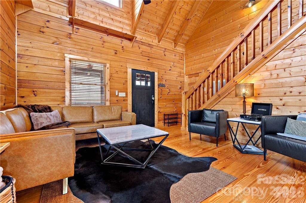 552 Lake Road — Old Fort