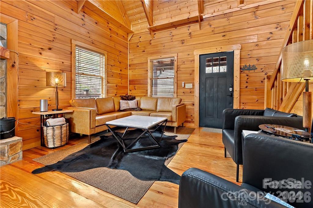 552 Lake Road — Old Fort
