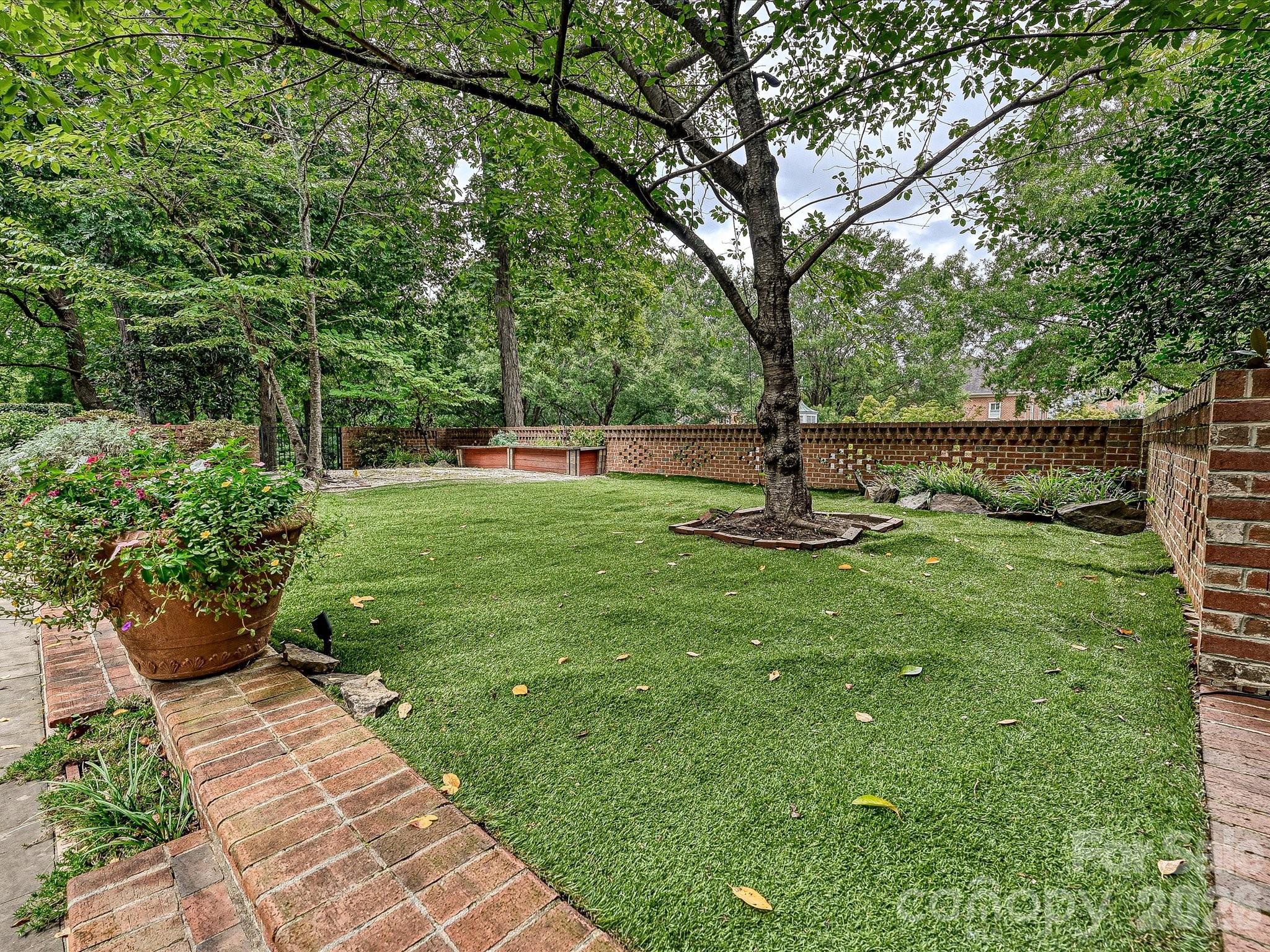 2132 Rolston Drive — Charlotte