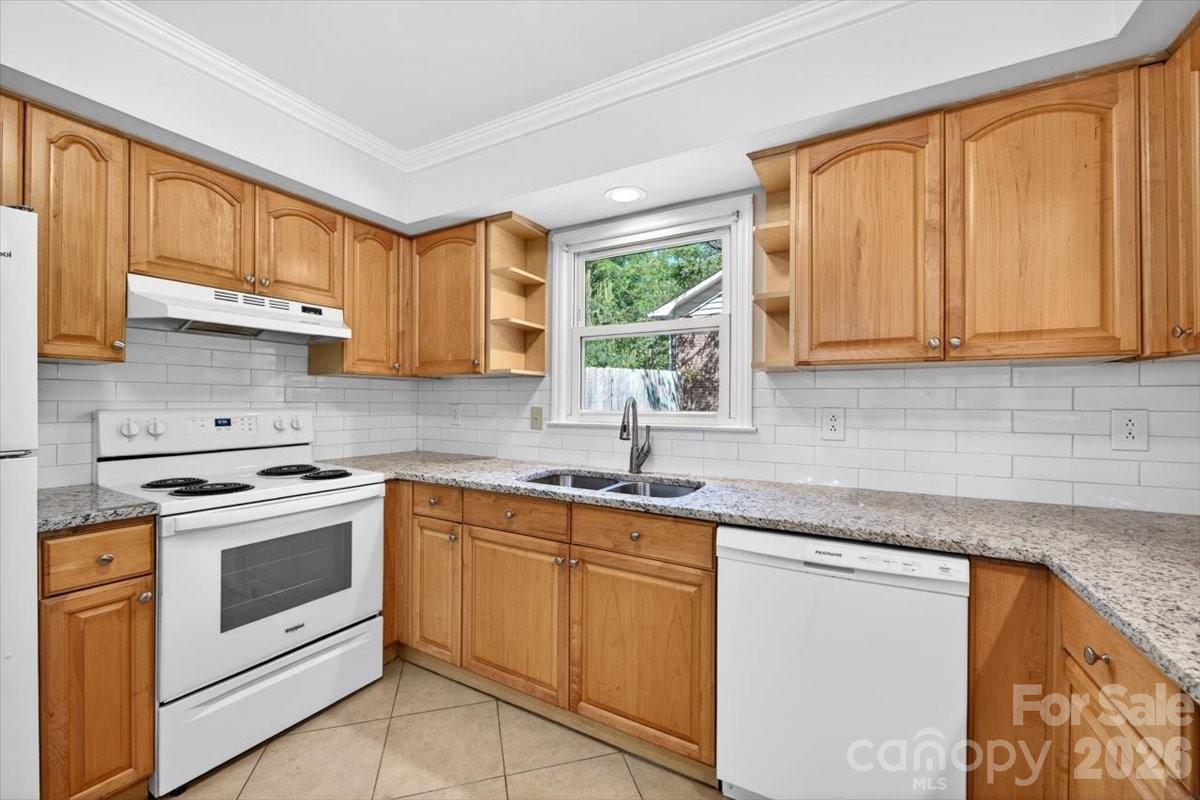 900 E John Street — Matthews