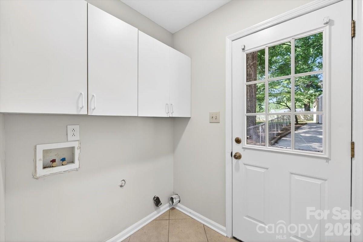 900 E John Street — Matthews