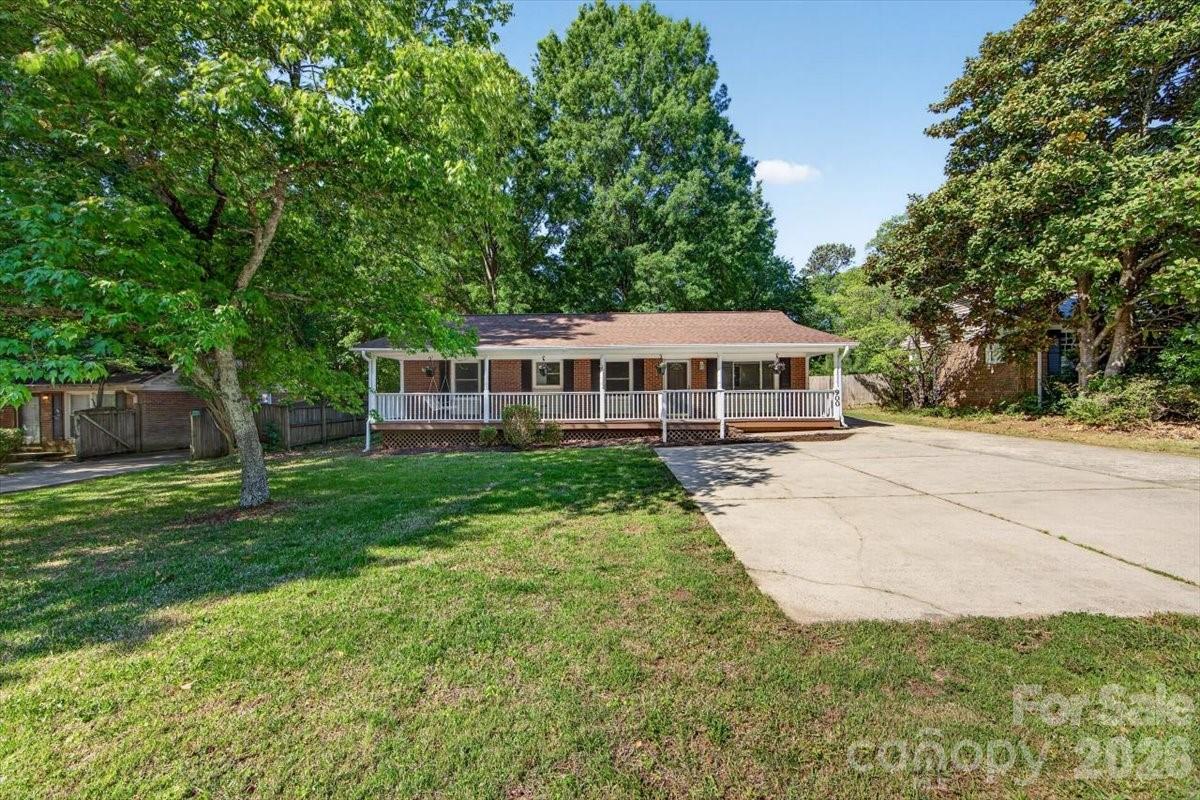 900 E John Street — Matthews