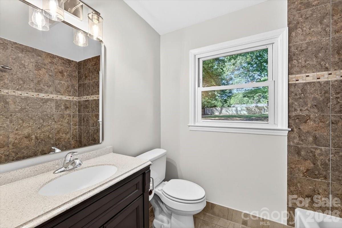 900 E John Street — Matthews