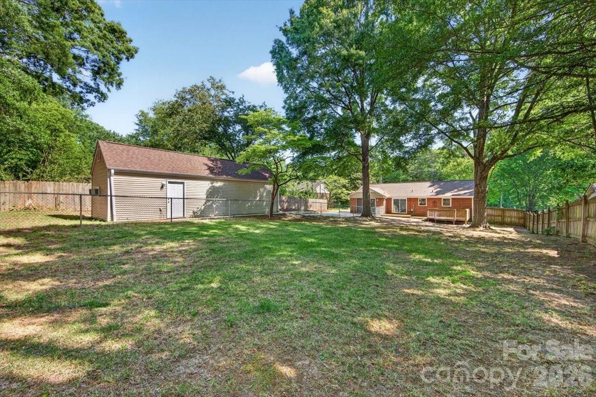 900 E John Street — Matthews