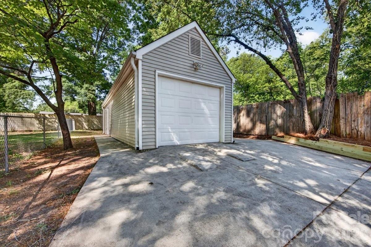 900 E John Street — Matthews