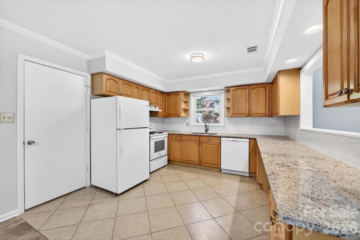 900 E John Street — Matthews