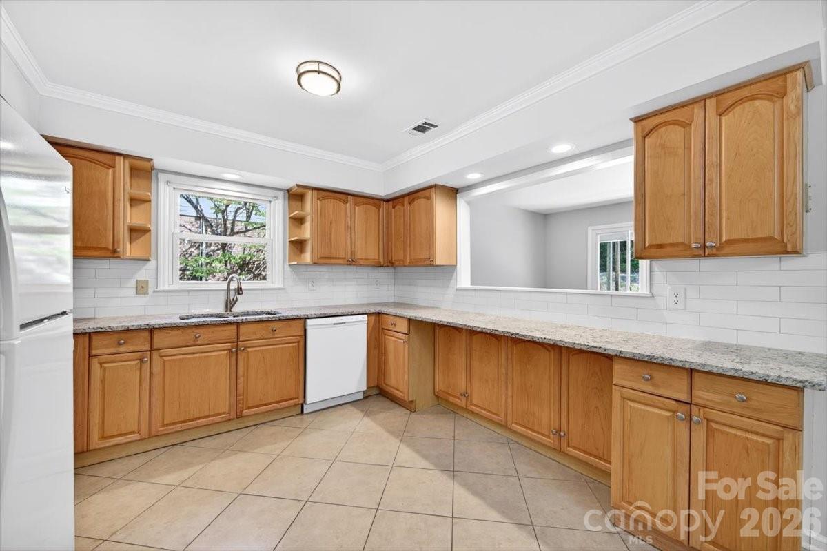 900 E John Street — Matthews
