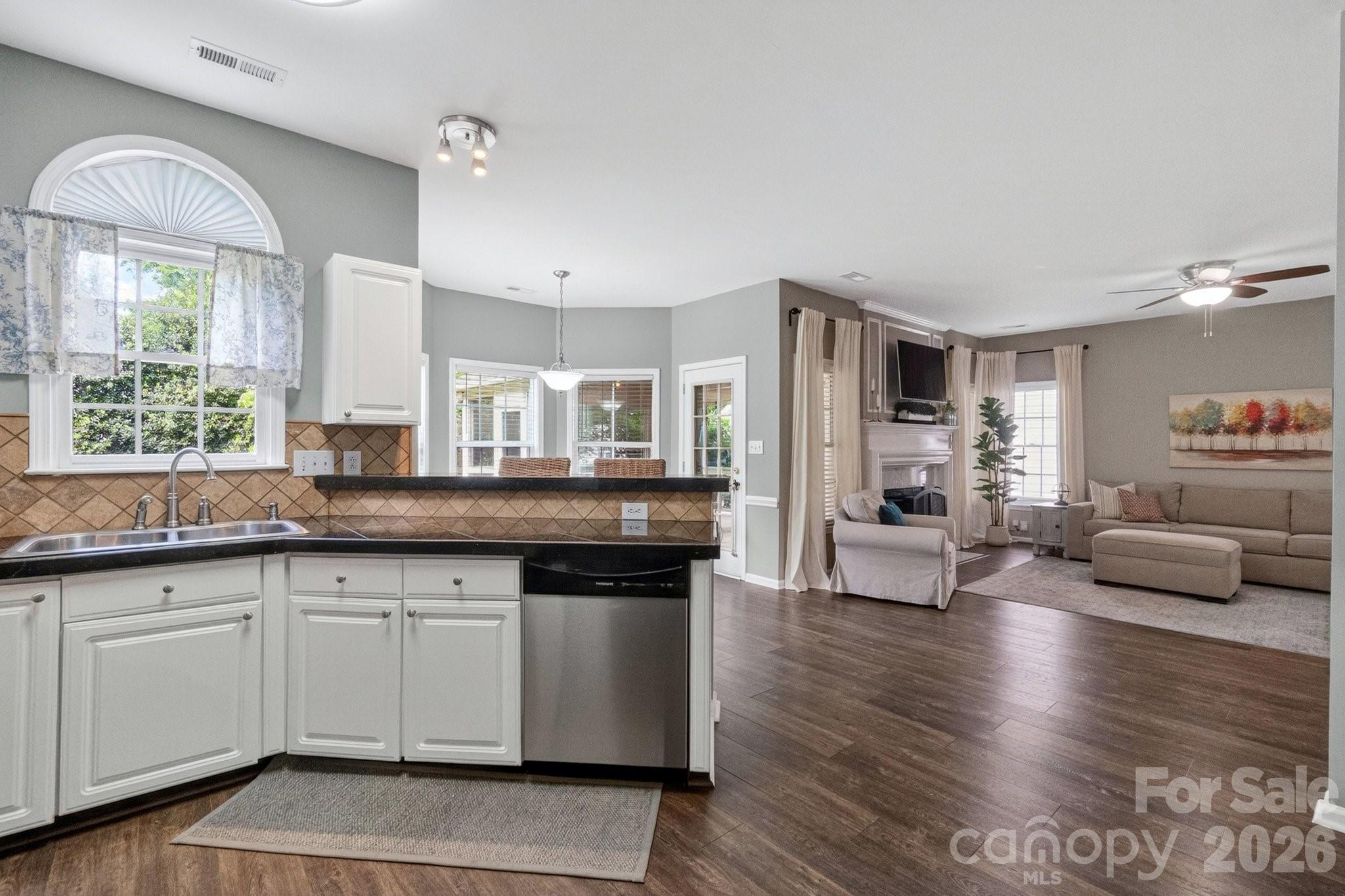 8921 Glade Court — Huntersville