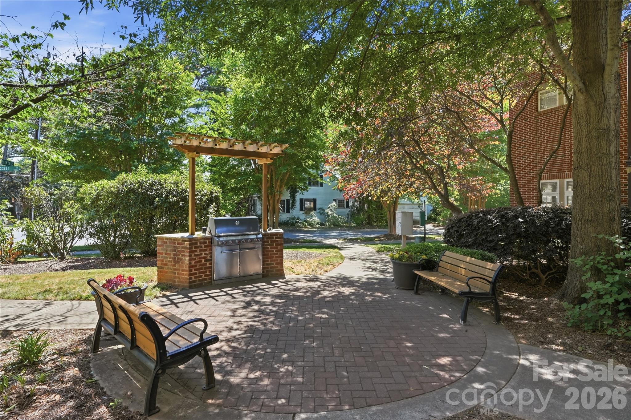 2990 Selwyn Avenue — Charlotte