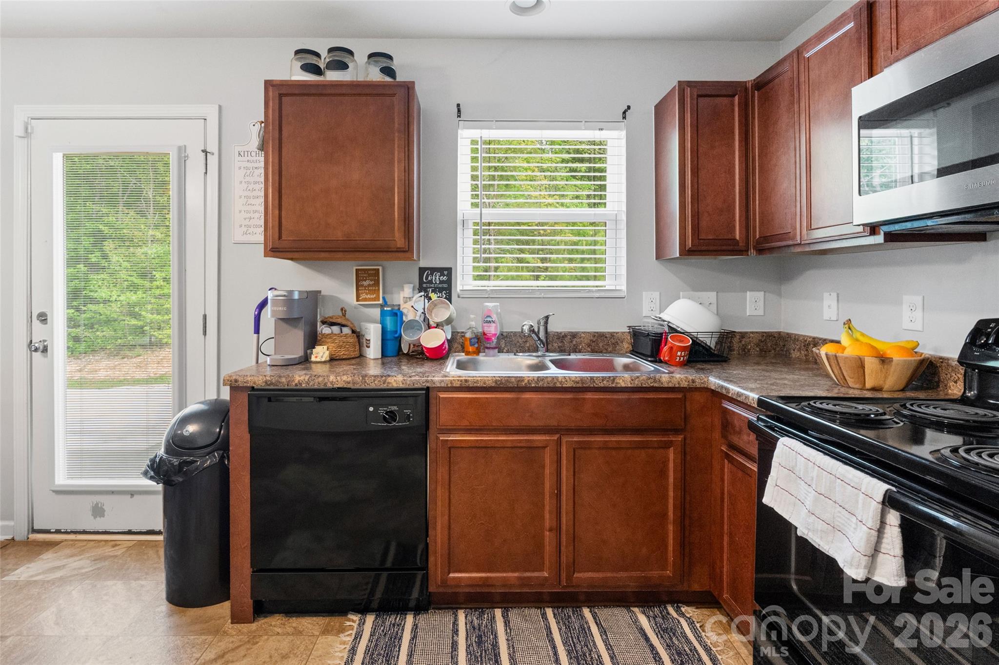 2046 E Park Drive — Lancaster