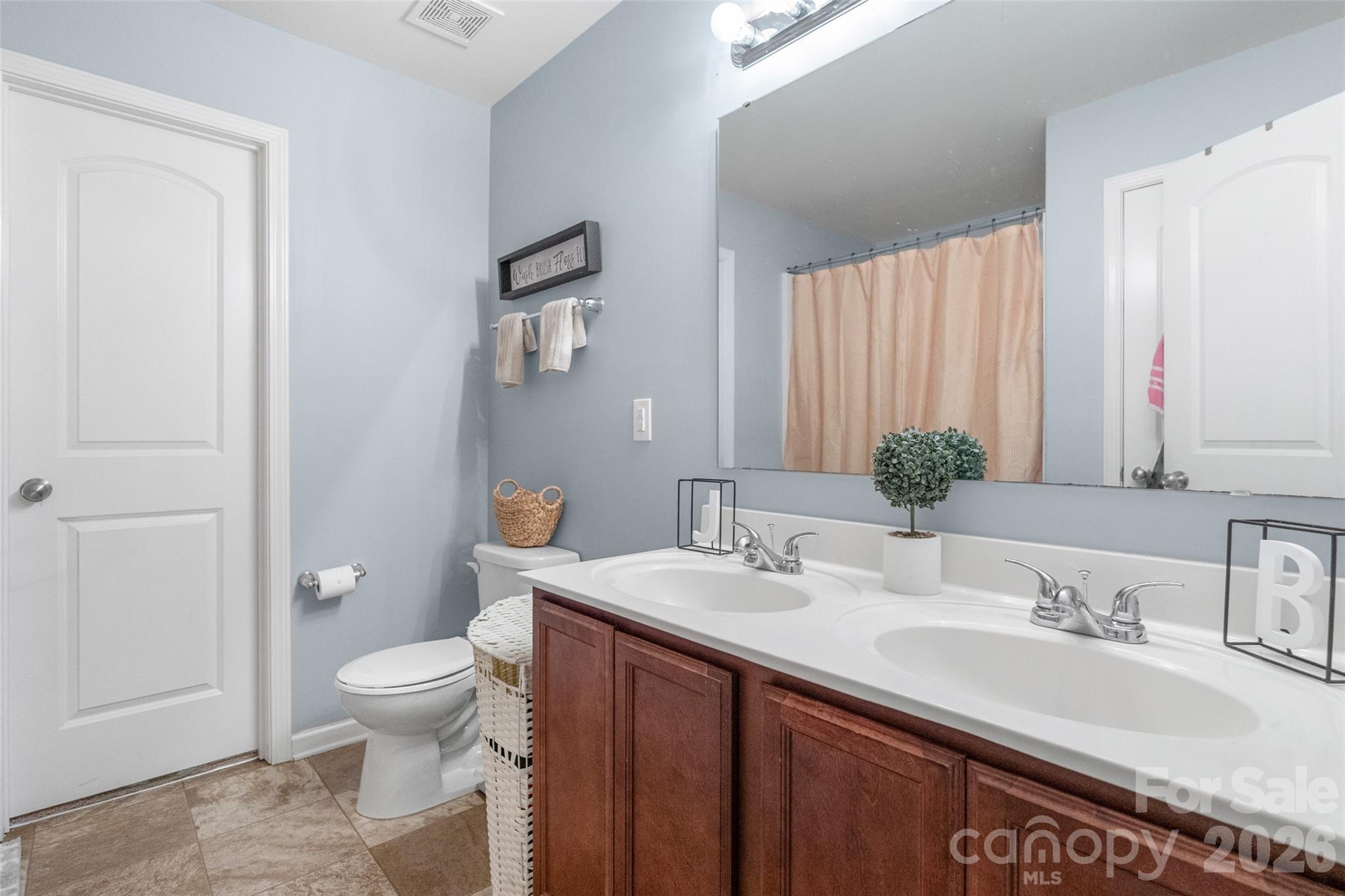 2046 E Park Drive — Lancaster