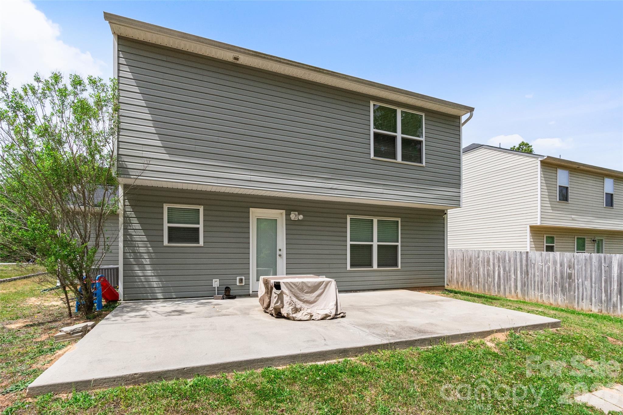 2046 E Park Drive — Lancaster