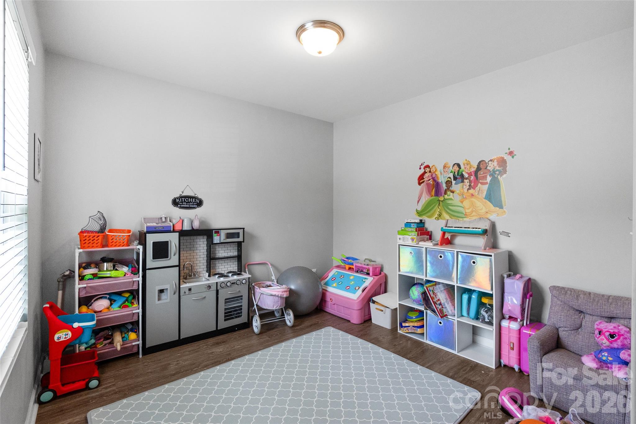 2046 E Park Drive — Lancaster