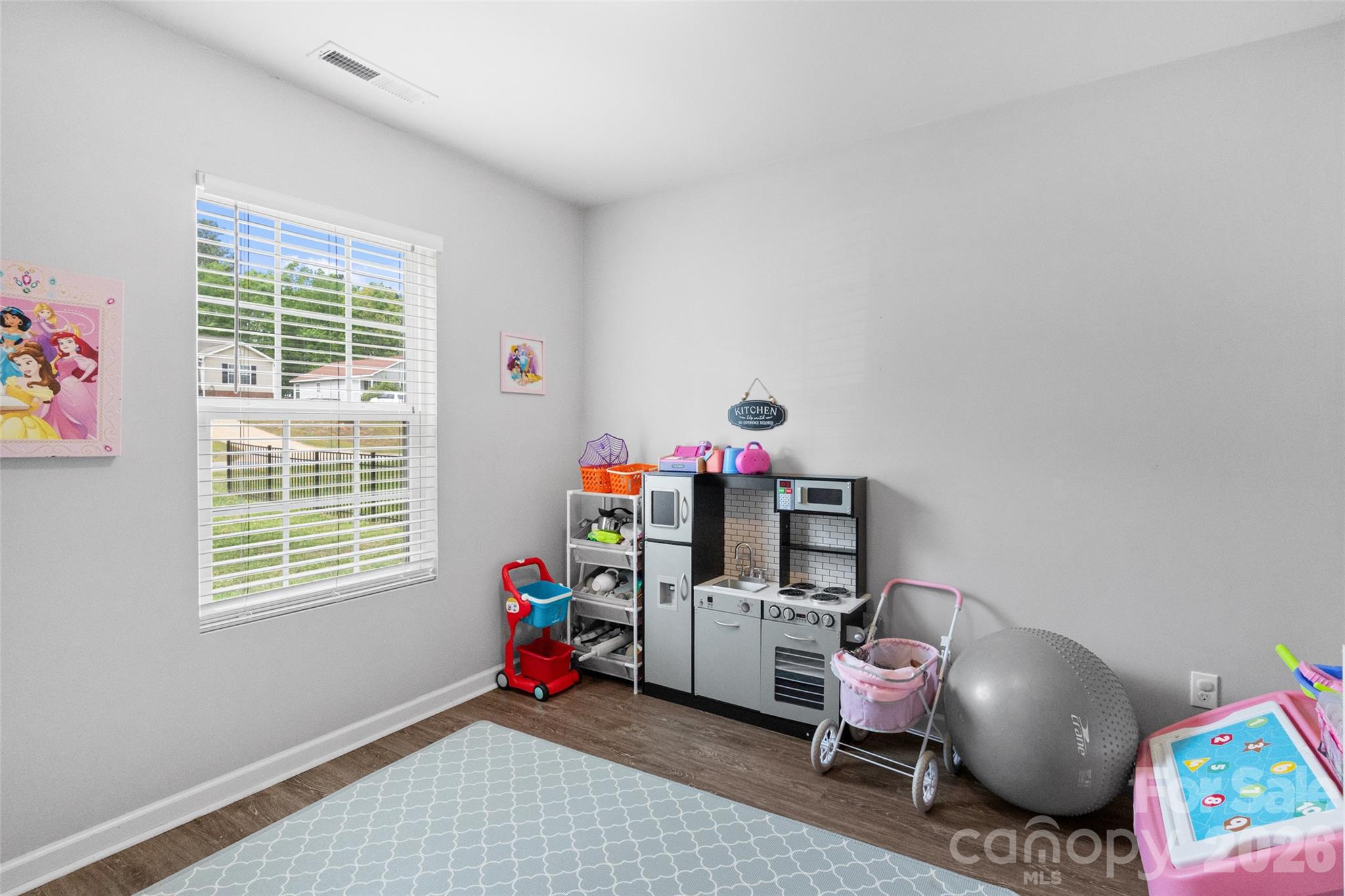 2046 E Park Drive — Lancaster