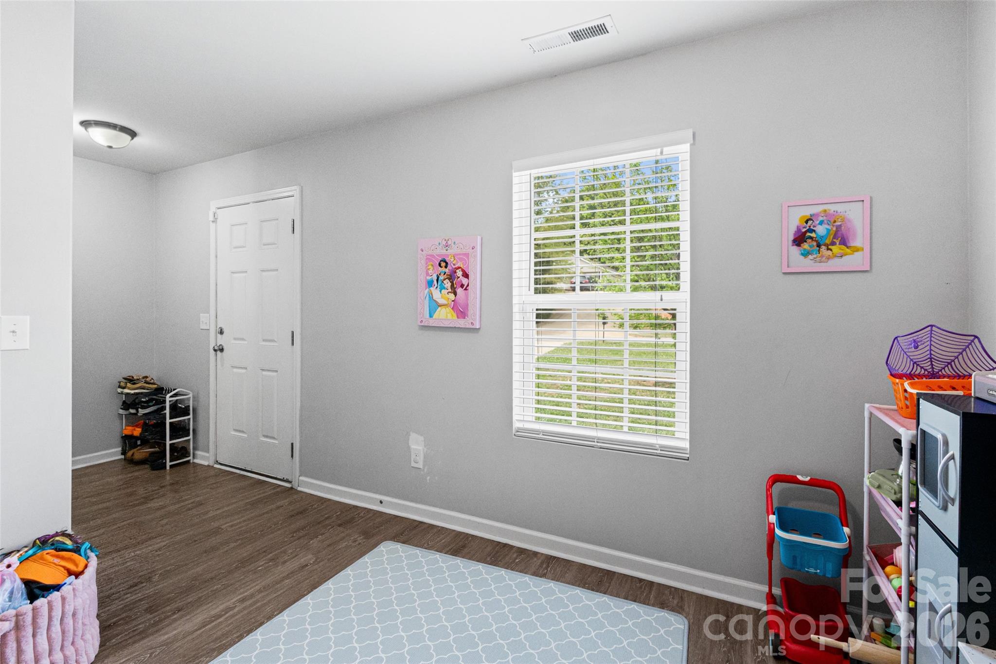 2046 E Park Drive — Lancaster