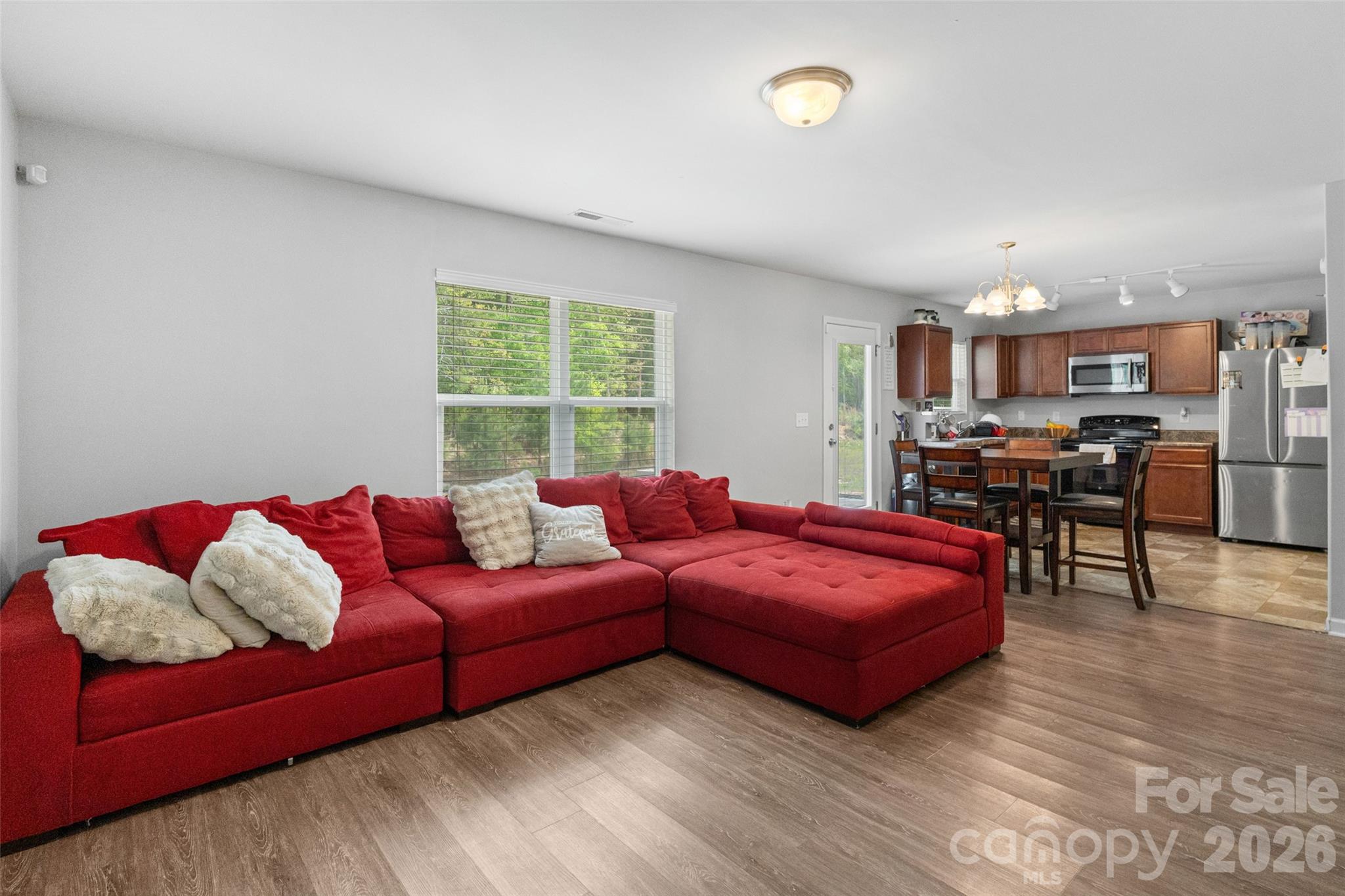 2046 E Park Drive — Lancaster