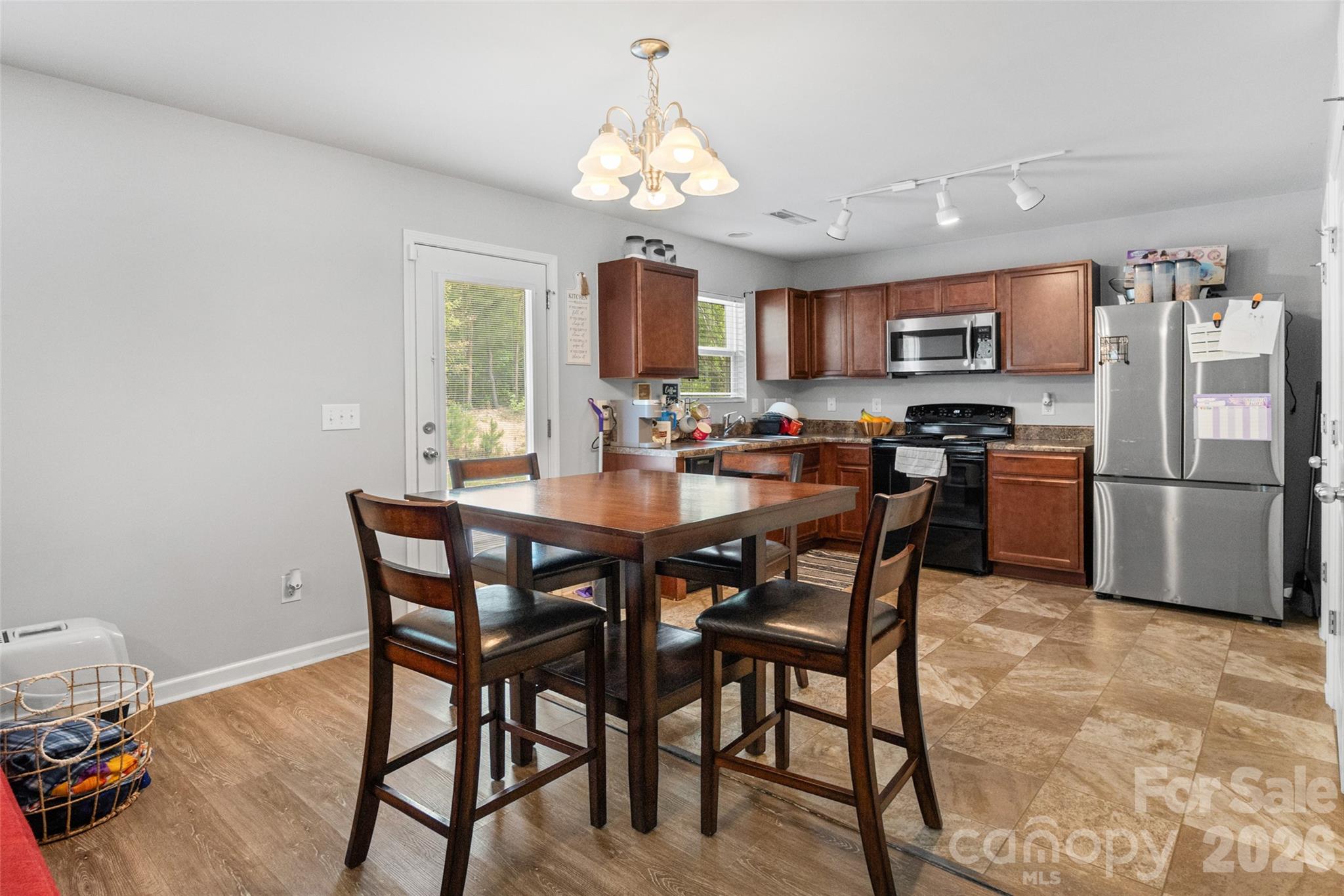 2046 E Park Drive — Lancaster